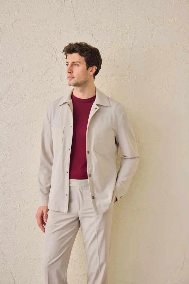 Compleu Bej Deschis pentru Bărbați cu Jachetă cu Două Buzunare și Pantaloni 50 - imagine 2