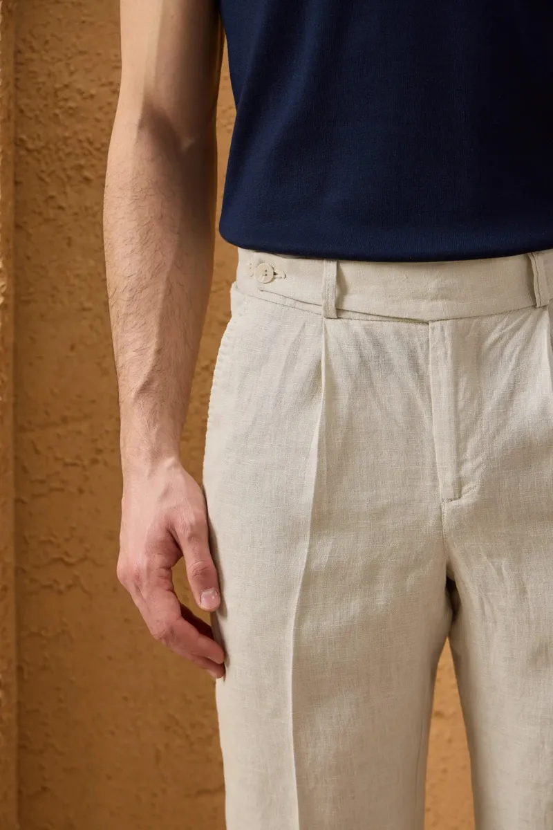 Pantaloni Bej Plisați din In 33